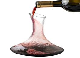 Foto van Huis inrichting transparent glass crystal red wine decanter brandy champagne glasses bottle jug pour