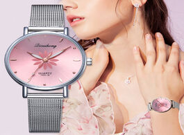 Foto van Horloge women s daisy flowers watches luxury silver popular pink dial wristwatches mess ladies brace