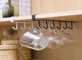 Foto van Huis inrichting kitchen cupboard storage rack shelf hanging hook organizer closet clothes glass mug 