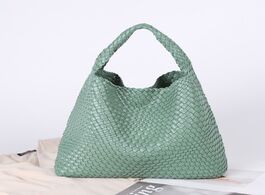 Foto van Tassen new classic vegan leather hobo bag handmade woven casual female handbag big capacity patchwor