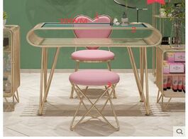 Foto van Meubels iron art net red nail table single and chair set nordic light luxury golden paint manicure