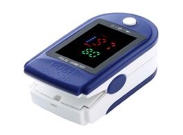 Foto van Schoonheid gezondheid medical finger pulse oximetry digital fingertip oximeter blood oxygen saturati