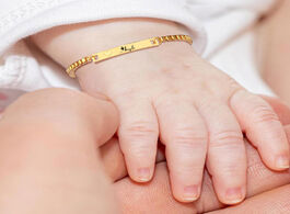 Foto van Sieraden custom baby name bracelet gold bar personalized engraved safty stainless steel newborn chil
