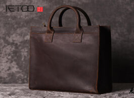 Foto van Tassen aetoo men s vertical handbag european and american shoulder messenger bag business leather fi