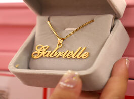 Foto van Sieraden gold box chain custom jewelry personalized name pendant necklace handmade cursive nameplate