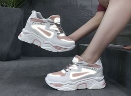 Foto van Schoenen luminous sneakers girls platform shoes woman leather thick bottom increase tenis 2020