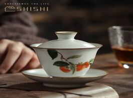 Foto van Huis inrichting tea set chinese pottery gaiwan hand painted ceramic porcelain and saucers casual fas