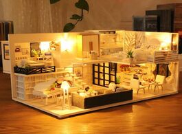 Foto van Speelgoed wooden dollhouse cottage model miniature diy furniture light collection gift children toy 