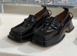 Foto van Schoenen 2020 new square toe british style platform shoes women retro big all match loafers high hee