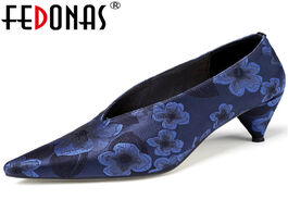 Foto van Schoenen fedonas point toe new women tapered heels shoes printing high quality classic design arriva