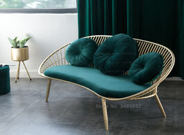 Foto van Meubels customized luxury sofa with pillow double soft chair golden iron leg for clothing store coff