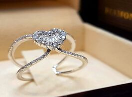 Foto van Sieraden new luxury classic heart shaped hollow inlaid zircon ladies ring fashion 925 silver jewelry
