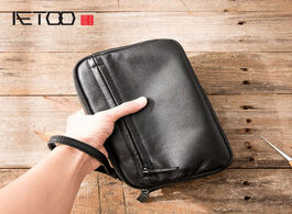 Foto van Tassen aetoo retro men s handbag leather business fashion casual bag soft hand vintage clutch