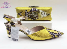 Foto van Schoenen very nice yellow italian shoes with matching bag high quality italy shoe and set for weddin