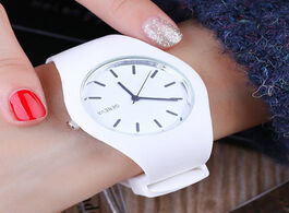 Foto van Horloge 2020 geneva women sport watches cream color ultra thin fashion gift silicone strap leisure w