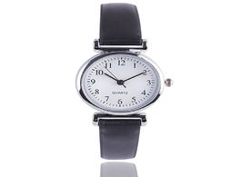 Foto van Horloge classic ladies casual quartz leather strap watch round analog clock