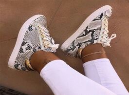 Foto van Schoenen dropshipping serpentine designer sneakers womens casual shoes female sexy comfort 2020 new 