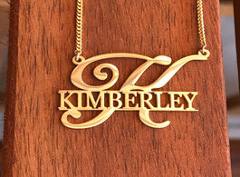 Foto van Sieraden unique style personalized name necklaces pendants customized jewelry big first letters name