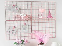 Foto van Huis inrichting pink barbed wire grid plate photo frame postcard girl room wall diy decoration iron 