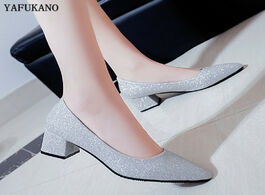 Foto van Schoenen women s shoes spring autumn new thick with work pumps korean wild shallow mouth pointed seq