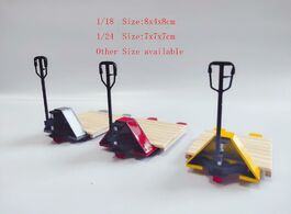 Foto van Speelgoed 1:18 1 24 plastic hand carrier pallet truck maintenance props repair tools model car scene