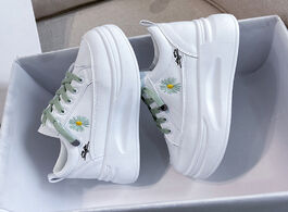 Foto van Schoenen women chunky sneakers fashion platform flat flower designers white leather sport ladies sho