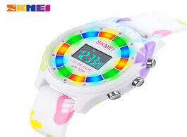 Foto van Horloge skmei colorful led light children electronic clock kids wristwatches 5bar waterproof digital