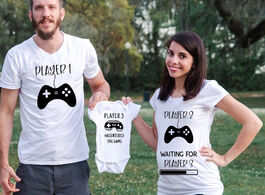 Foto van Baby peuter benodigdheden pregnancy announcement couple t shirts player 1 2 wahtching for 3 funny ts