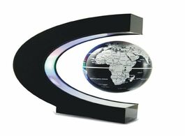 Foto van Speelgoed magnetic levitation globe floating world map ball lamp cool lighting office home decoratio