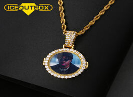 Foto van Sieraden new design custom made picture medallions pendant necklace open round iced out cubic zircon