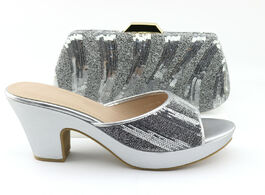 Foto van Schoenen silver color african women shoes and bag to match italian design with shinning crysta match