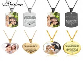 Foto van Sieraden mothers day heart shape round necklace personalized nameplate custom name photo gold chain 