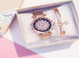 Foto van Horloge 2020 women set watches luxury magnetic rose gold fashion ladies geometric surface quartz clo