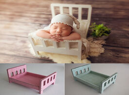 Foto van Baby peuter benodigdheden newborn photography vintage wooden bed photoshoot props furniture for stud