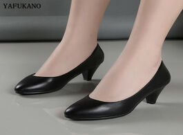 Foto van Schoenen plus size 34 42 women leather mid heel pumps 2020 new high quality shoes classic black heel