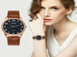 Foto van Horloge luxury women watch fashion christmas stainless steel dial quartz wrist leather band outdoor 