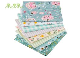 Foto van Huis inrichting printed twill cotton fabric spring refreshing flowers patchwork cloth for diy sewing