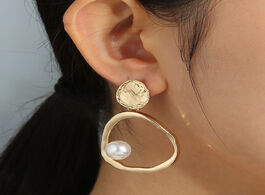 Foto van Sieraden 2020 new fashion pearl geometry earring gold color metal earrings for women grils jewelry