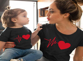 Foto van Baby peuter benodigdheden cute family look matching clothes mommy and me tshirt mother daughter son 