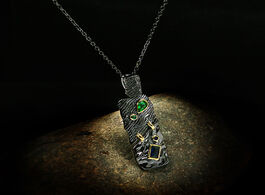 Foto van Sieraden unique black gold inlaid crystal zircon irregular pendant necklace for women fashionable an