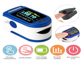 Foto van Schoonheid gezondheid medical portable finger pulse oximeter blood oxygen heart rate saturation mete