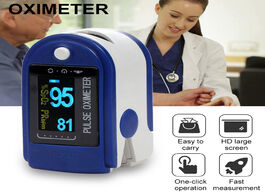 Foto van Schoonheid gezondheid medical portable finger pulse oximeter blood oxygen saturation meter fingertip