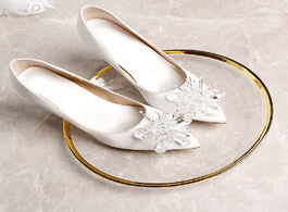Foto van Schoenen bride pumps white shoes satin glass flowers pointed toe silk material thin heels 3cm 6cm 9c