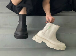 Foto van Schoenen 2020 new winter boots women solid color middle heel female martin buckle strap fashion roun