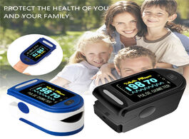 Foto van Schoonheid gezondheid oximeter saturation heart rate monitoring finger clip detection fingertip home