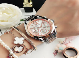 Foto van Horloge new creative watch women watches luxury rose gold quartz ladies stainless steel bracelets wr