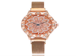 Foto van Horloge hot sale lucky women wrist watches rose gold rotating flower relogio feminino fashion diamon