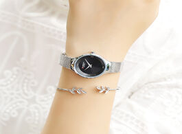 Foto van Horloge elegant women watches curren fashion quartz stainless steel mesh watch female simple wristwa