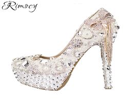 Foto van Schoenen rimocy custom crystal wedding shoes women white rhinestone and pearls bowtie super high hee