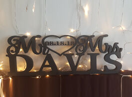 Foto van Huis inrichting custom wedding table logo and surname decorated with the of mr. mrs.